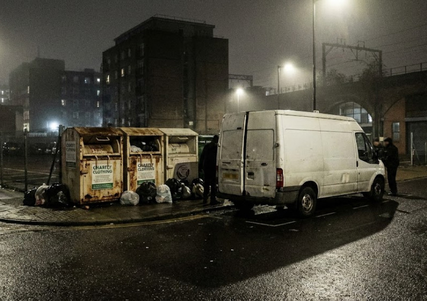 Акция в Дагенам и Есекс: Арестуваха петима източноевропейци за кражба на тонове дрехи за благотворителност Акция в Дагенам и Есекс: Арестуваха петима източноевропейци за кражба на тонове дрехи за благотворителност