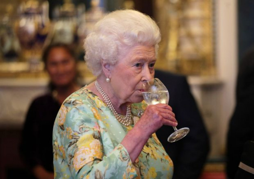 Тайната на дълголетието на Кралицата в...алкохола
