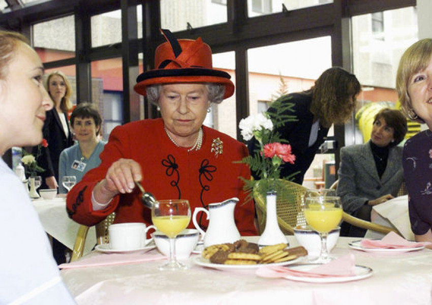 Какво Кралицата никога не яде, извън граница?