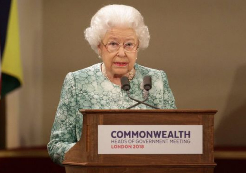 Извънредно! Кралицата предава "жезъла" на Чарлз?