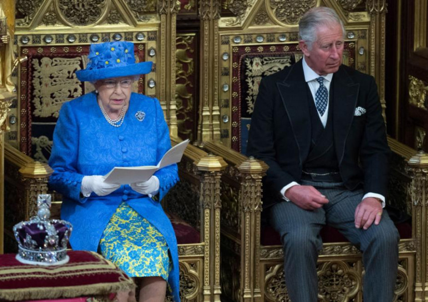 Ето каква е тайната зад шапката с флага на ЕС на Кралицата