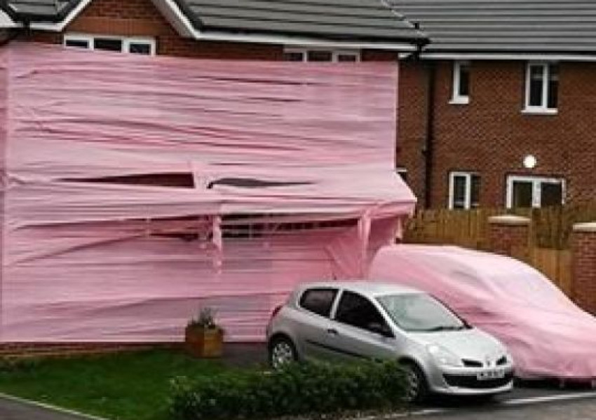 Да се прибереш от меден месец и да завариш това!