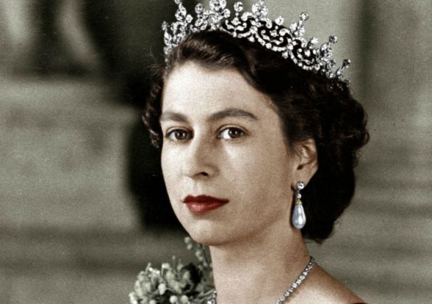 Поглед към най-елегантните визии на младата кралица Елизабет II (СНИМКИ)