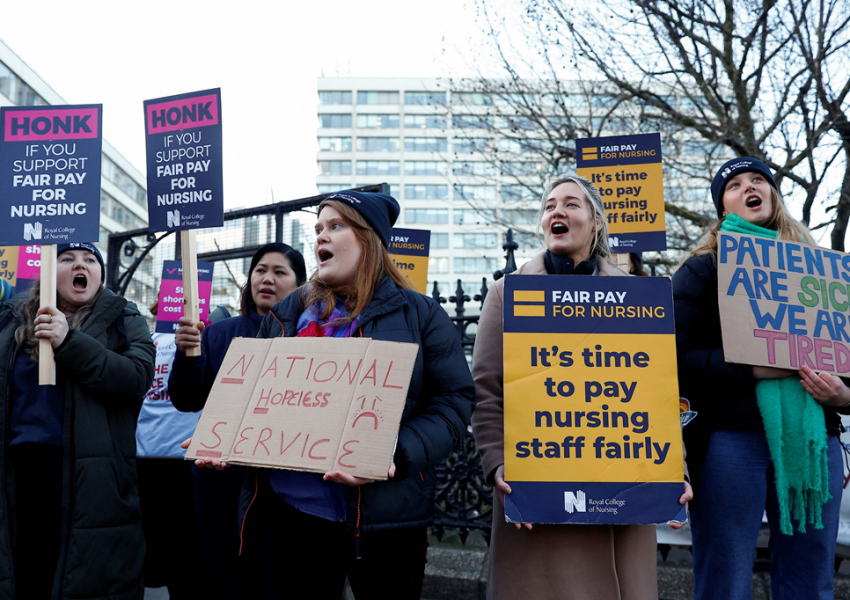 Започна най-голямата стачка на сестри и спешни медици във Великобритания