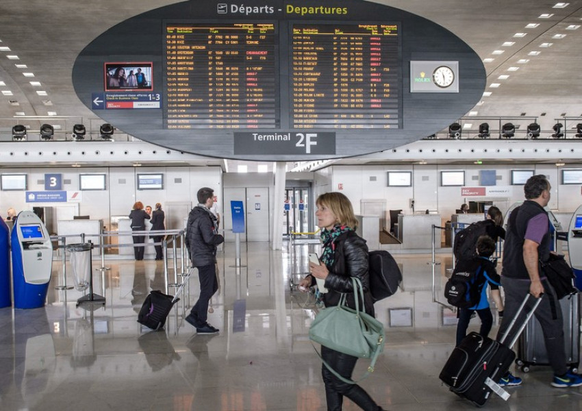 "Терористи" с пистолети-играчки всяха паника на парижко летище