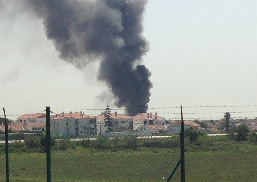 Самолет се разби в "Лидъл", има загинали (ВИДЕО)