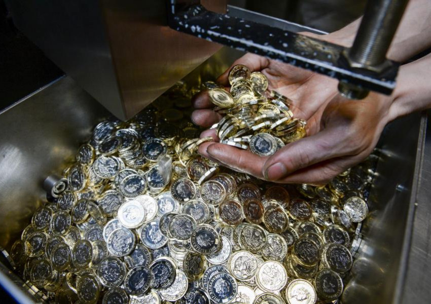 Докога ще можем да харчим старите си монети от 1 лира?