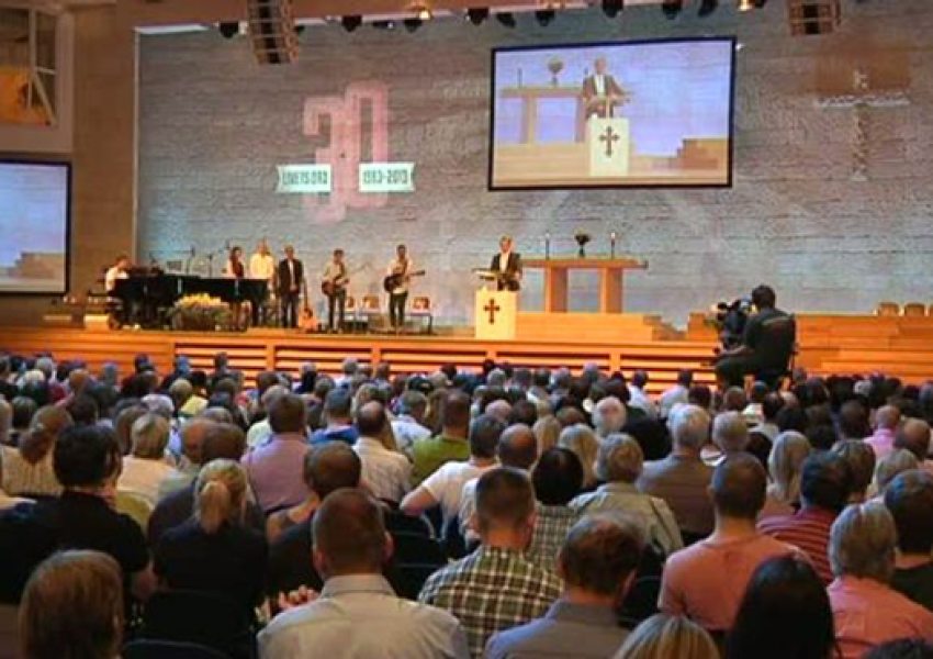 Шведска църква ще “бомбардира” ИДИЛ с библии от дронове