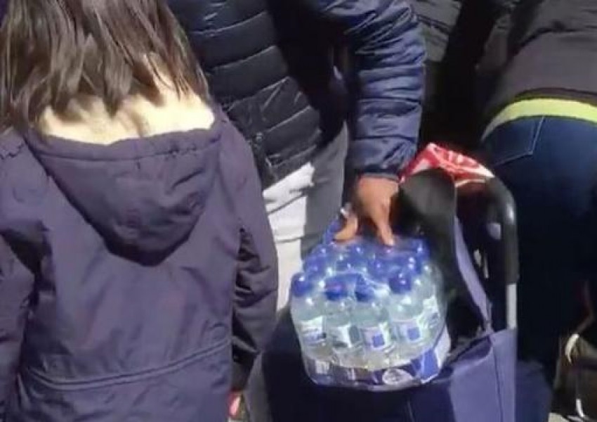 Наглост: Масови кражби на бутилки с вода, предназначени за участниците от маратона в Лондон