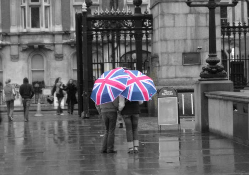 Времето в Лондон през уикенда: Интензивни валежи и бурни ветрове