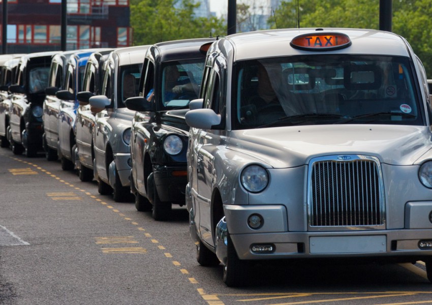 Край на бакшишите! Такситата в Лондон с безконтактни плащания