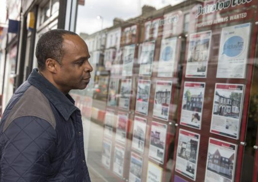 Цените на имотите в Лондон намаляват, но само в продажбите