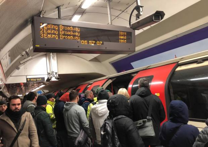 Какви проблеми с транспорта има днес в Лондон?