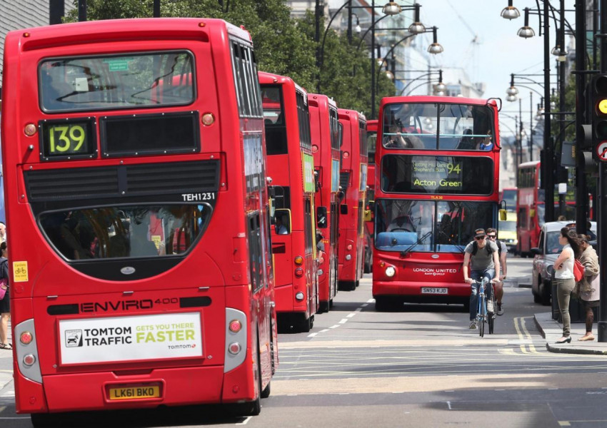 Намаляват наполовина броя на автобусите, минаващи по Oxford Street