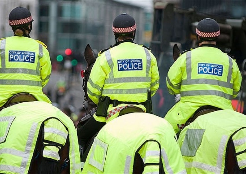 Столетница е била нападната в Лондон