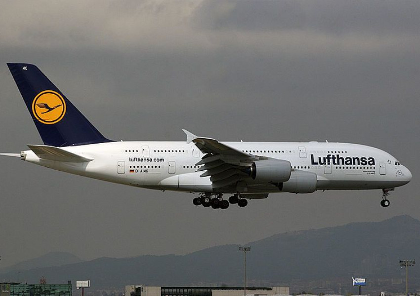 Десетки полети отменени заради проблеми със софтуера