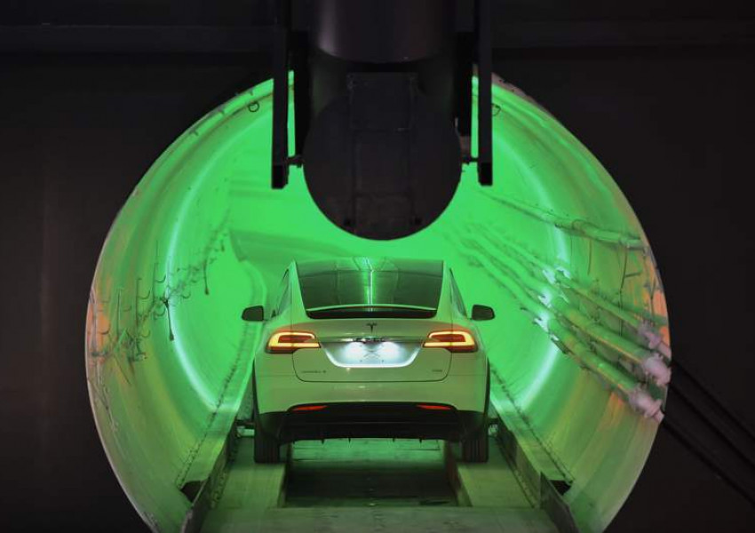 Илон Мъск пусна първия тунел за свръхбърз транспорт (СНИМКИ)
