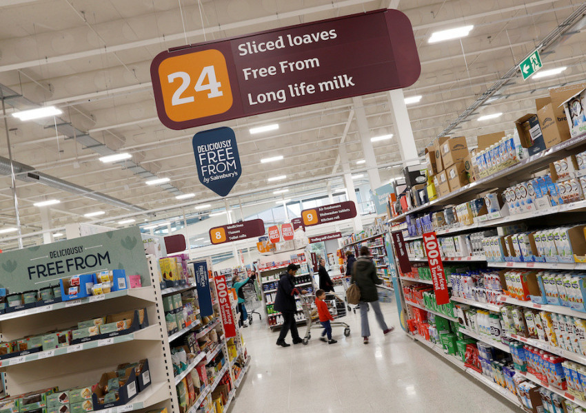 Драстично намаление на цените по британските магазини