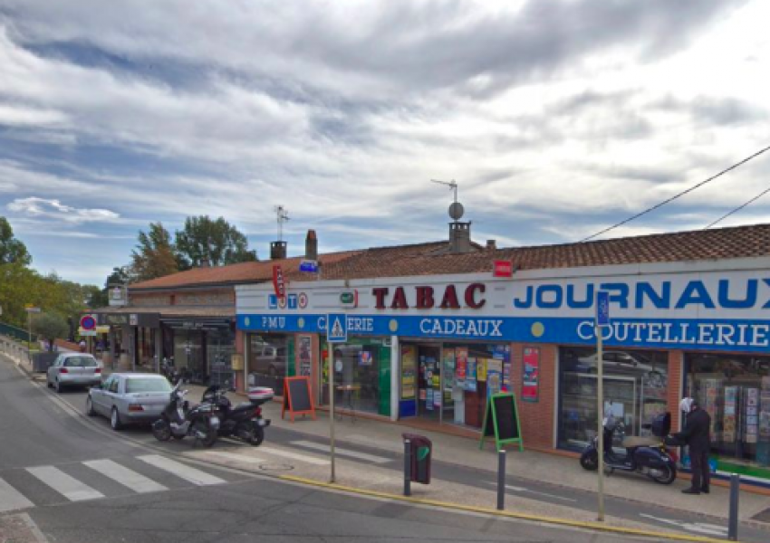 Въоръжен мъж е взел петима заложници в магазин във Франция
