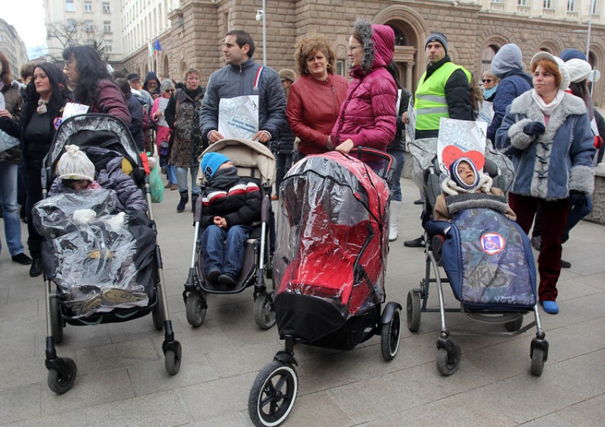 Майките няма да взимат повече пари