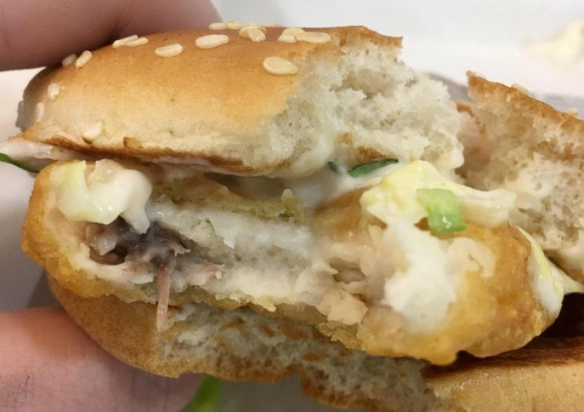 Тийнейджър намери мъртва мишка в сандвич