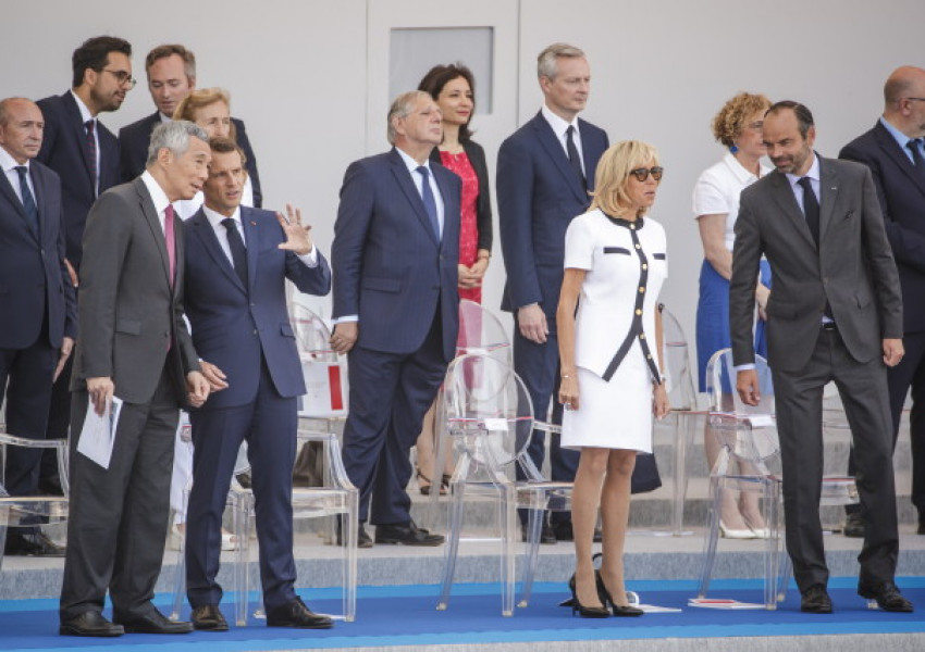 Гаф развали военния парад във Франция (ВИДЕО)