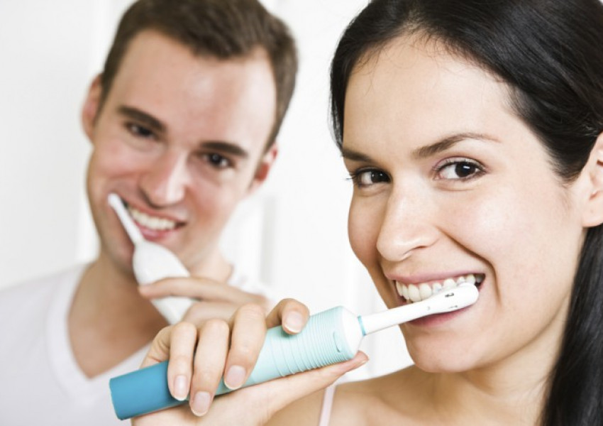Жените сменят по-често четките си за зъби