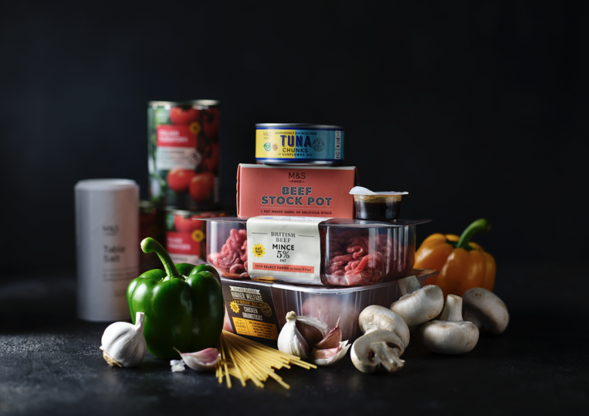 M&S с нова офанзива: Пуска над 30 бюджетни продукта, за да се конкурира с големите евтини вериги