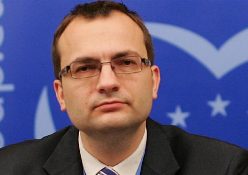 Депутатът Мартин Димитров: Прерязаха спирачките на колата ми заради КТБ