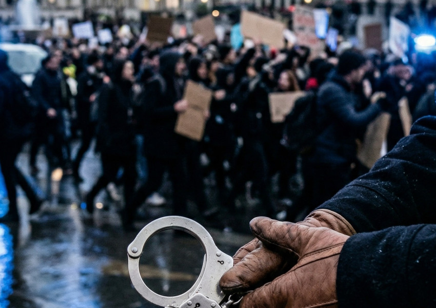 МАСОВИ АРЕСТИ В ЛОНДОН: Над 500 души са задържани на протест в подкрепа на Palestine Action