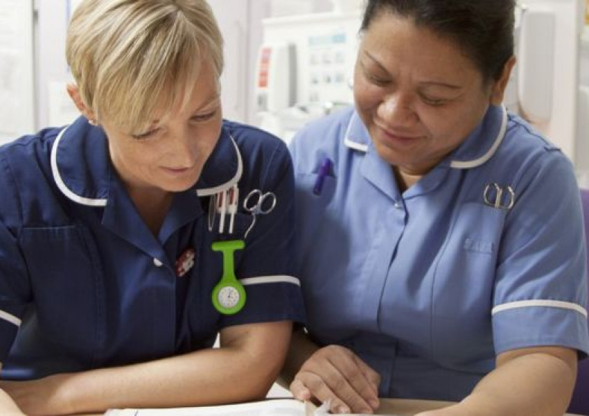 Заради "Брекзит", мед сестри масово напускат