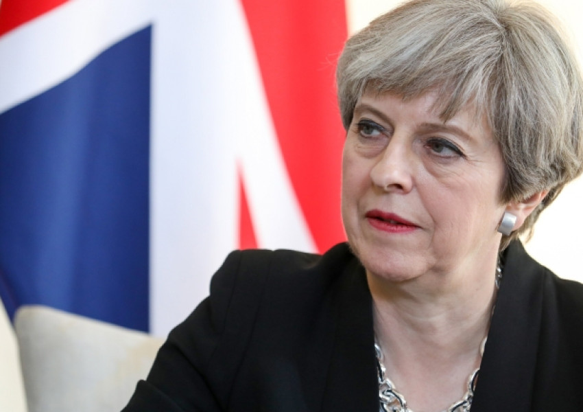 Искали да убият Тереза Мей с ножове