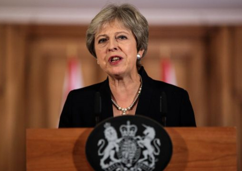 Паундът се срина след речта на Мей