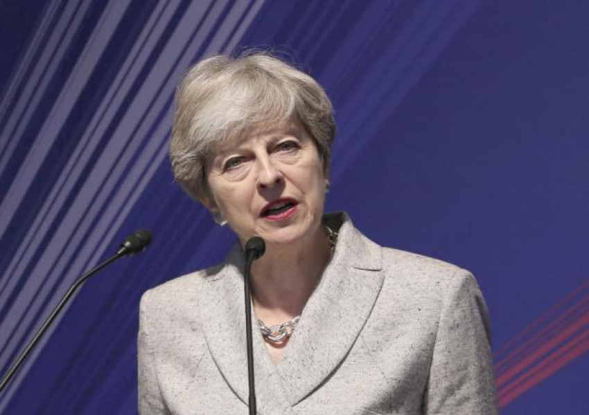 Бунт срещу драконовските мерки за имигрантите и в кабинета на Мей