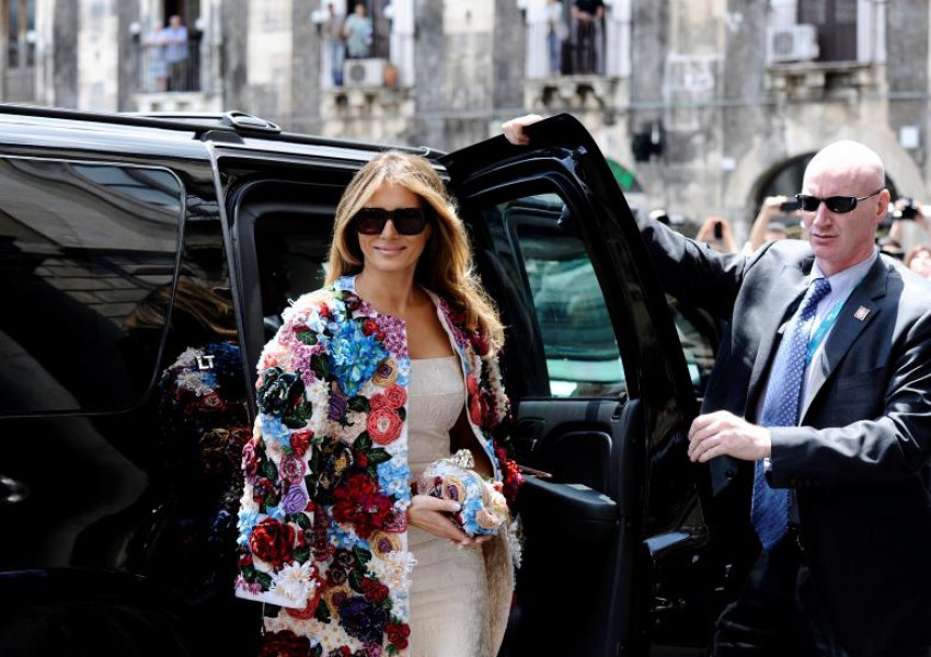 Мелания Тръмп с палто на Долче и Габана за 51 хиляди долара в Италия
