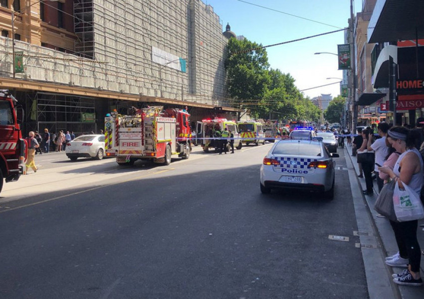 Кола се вряза в група пешеходци в Мелбърн