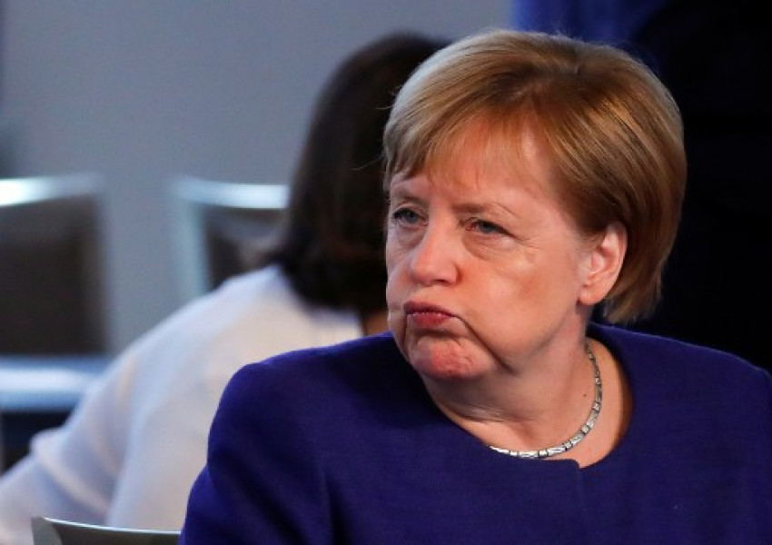 На Ангела Меркел й прилоша по време на среща със Зеленски