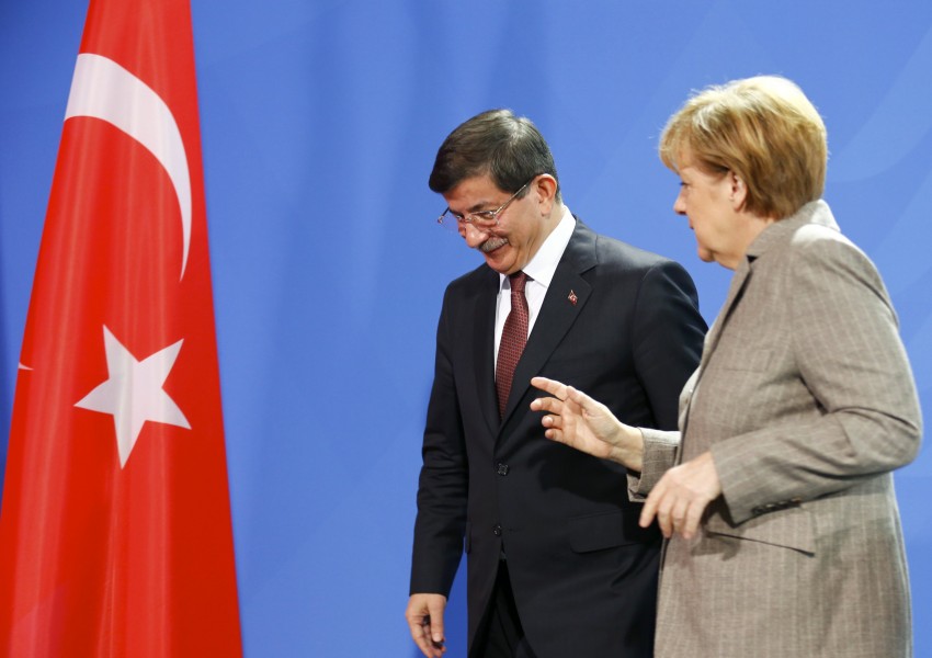 Меркел: Турция да спре потоците от мигранти към Европа