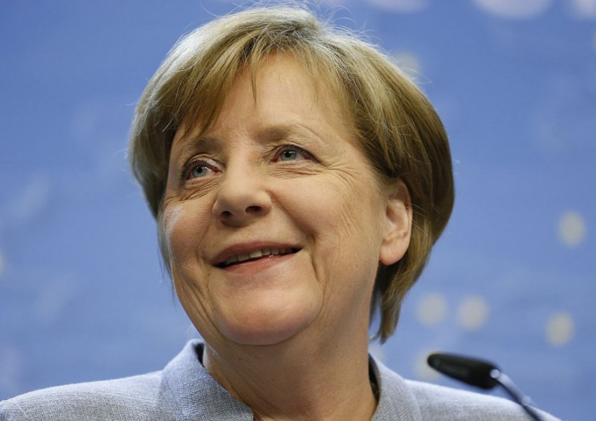 Ангела Меркел печели изборите в Германия