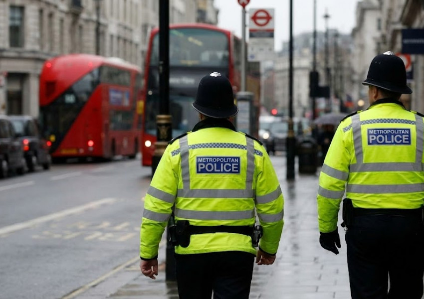 Дупка в бюджета на Скотланд Ярд: Полицията в Лондон предупреждава за възможни съкращения Дупка в бюджета на Скотланд Ярд: Полицията в Лондон предупреждава за възможни съкращения