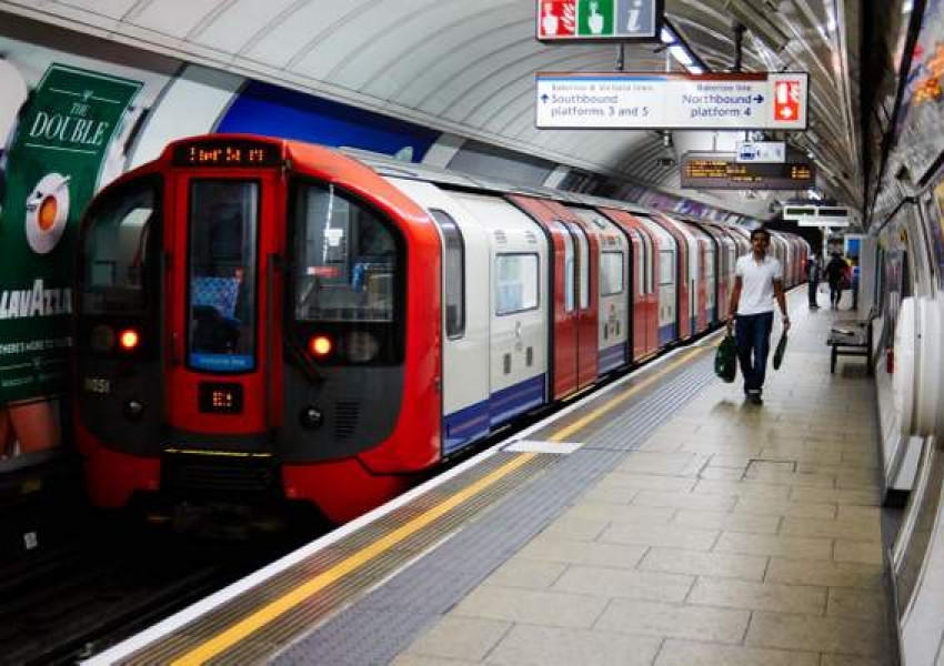Ватманите в лондонското метро печелят 100 бона на година