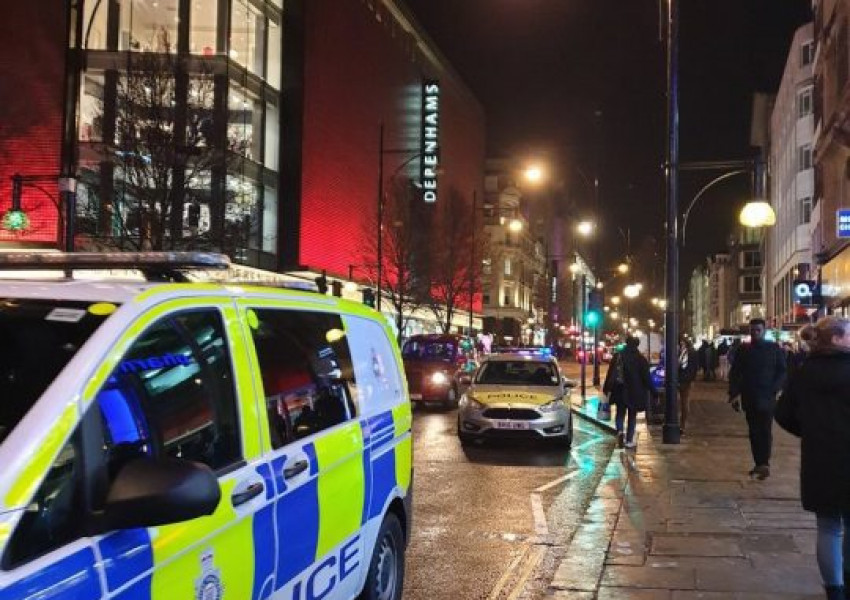Евакуираха лондонска метро станция заради въоръжен мъж