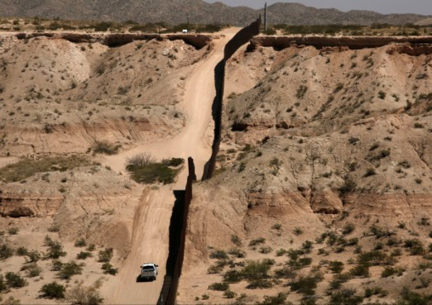 Тръмп прати Националната гвардия по границата с Мексико  