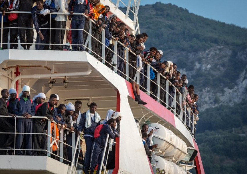 200 хиляди мигранти получават временни визи