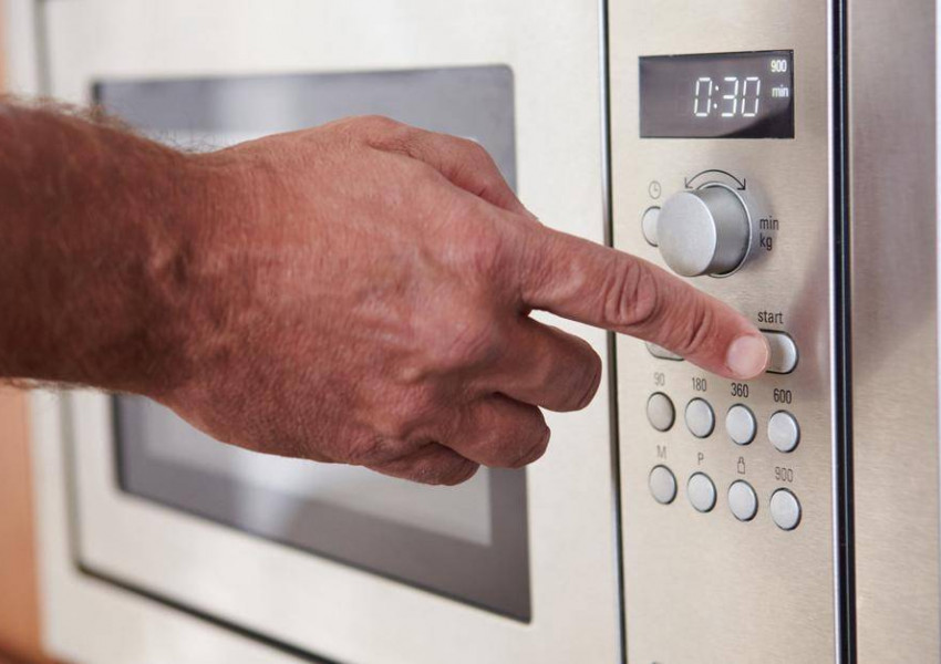 Шок! Микровълновите вредни, колкото колите!