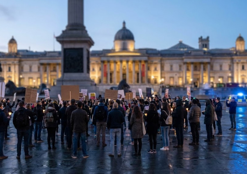 НАПРЕЖЕНИЕТО ЕСКАЛИРА: Протести в Лондон и САЩ след убийството на протестиращ в Минеаполис