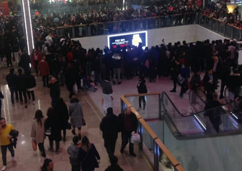 Извънредно! Евакуираха мола в Стратфорд!