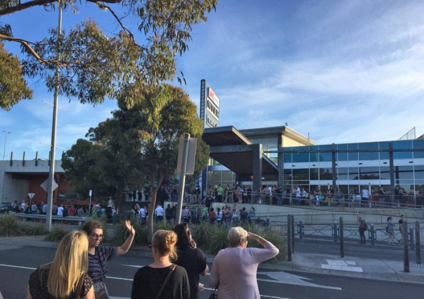 Извънредно! Експлозия в мол в Мелбърн!