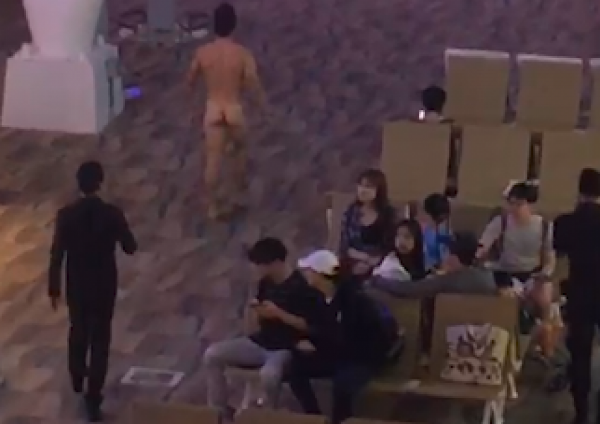 Мъж предозира с виагра и направи шоу на летищe в Тайланд (ВИДЕО)