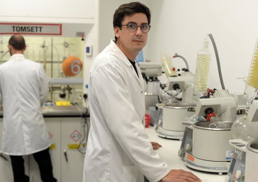 Това е най-богатият млад мъж на Острова